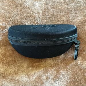Maui Jim’s Black Zippered Neoprene Sunglass Case with Carabiner